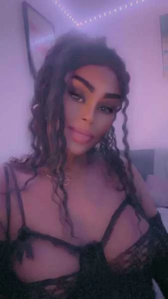 Photo 4 of Naomi