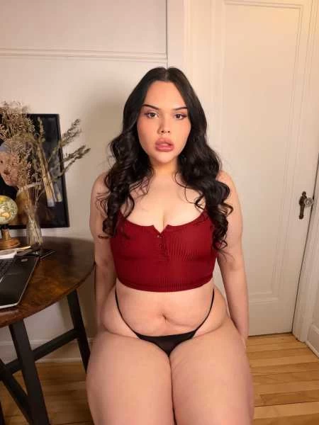 Photo 10 of Isabella Dee