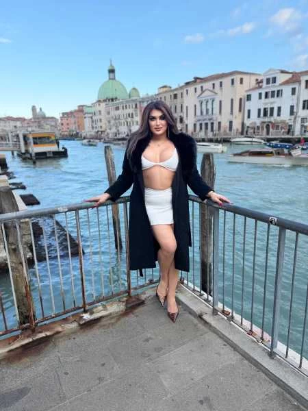 Photo 8 of QUEEN ELIZEH 437 907 9201