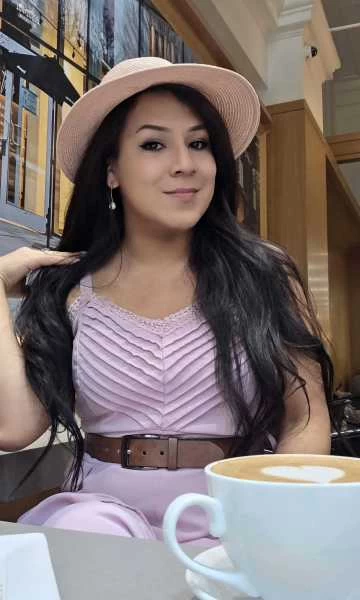 Photo 3 of Lauren