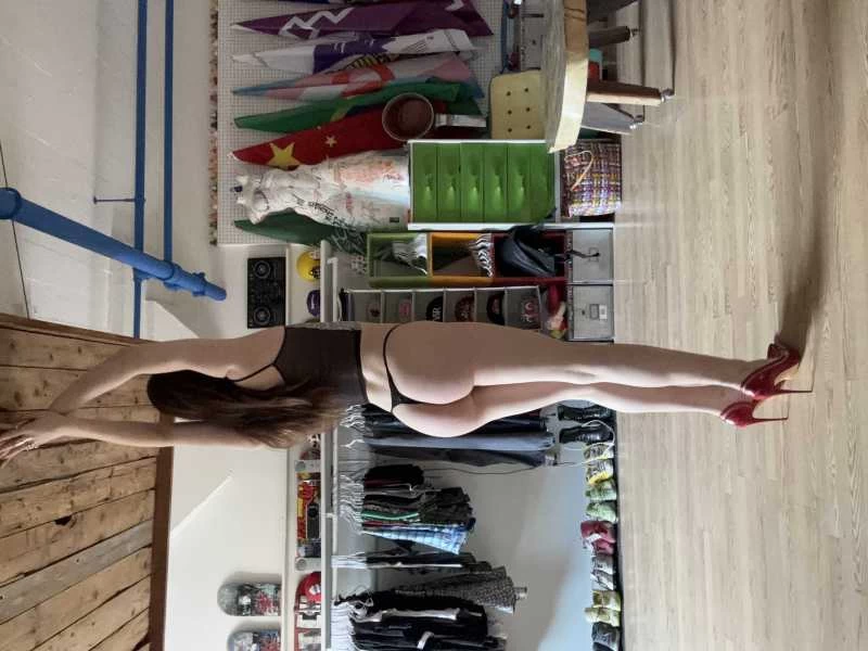 Photo 3 of Elana Moss