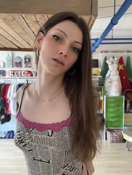 Photo 5 of Elana Moss