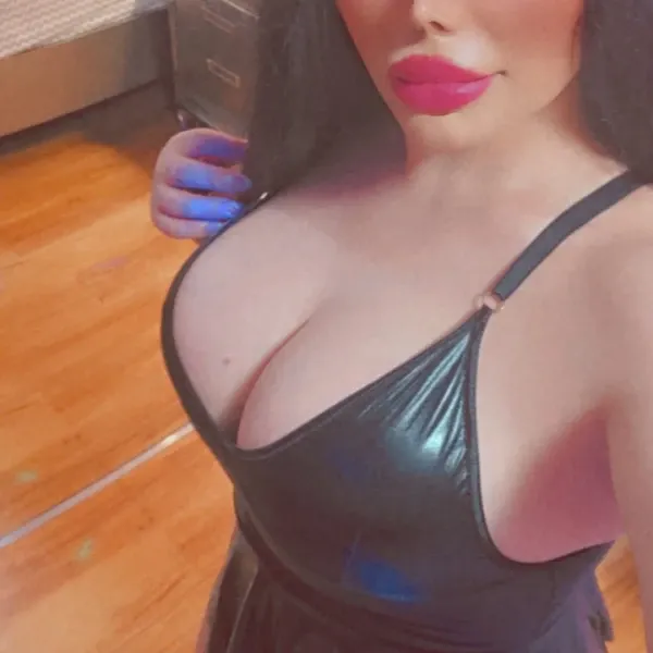 Photo 36 of Madleen Love