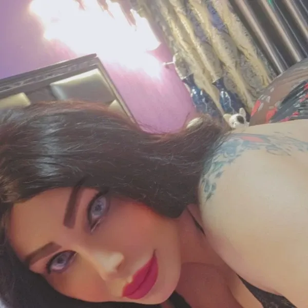 Photo 33 of Madleen Love