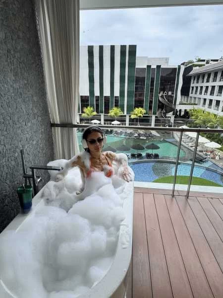 Photo 16 of BURNABY NOW, VICTORIA NEXT!