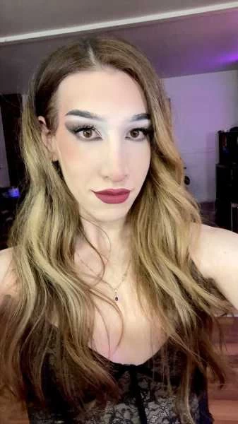 Photo 4 of Jennifer Paris