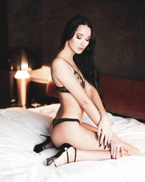 Photo 27 of Laurence Fox