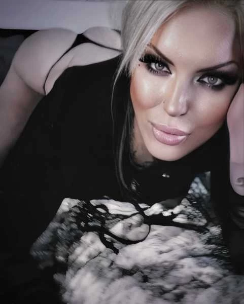 Photo 10 of Lipstick Lollypop