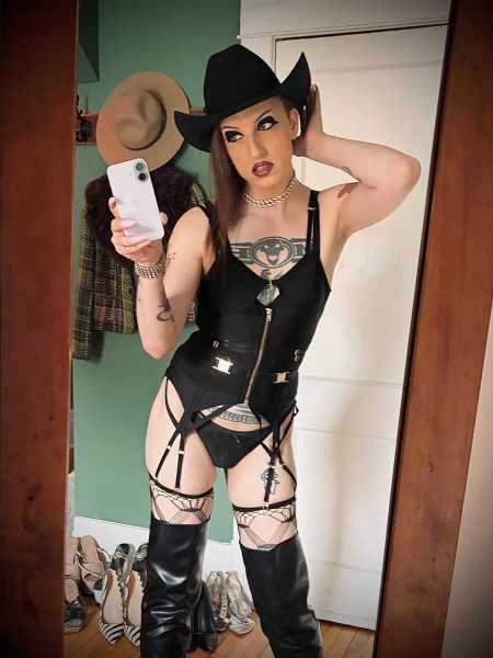 Photo 34 of Stephanie May